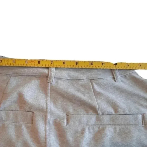 Lululemon Women's Shorts Heathered Gray Pull-On Cuffed - Picture 4 of 7